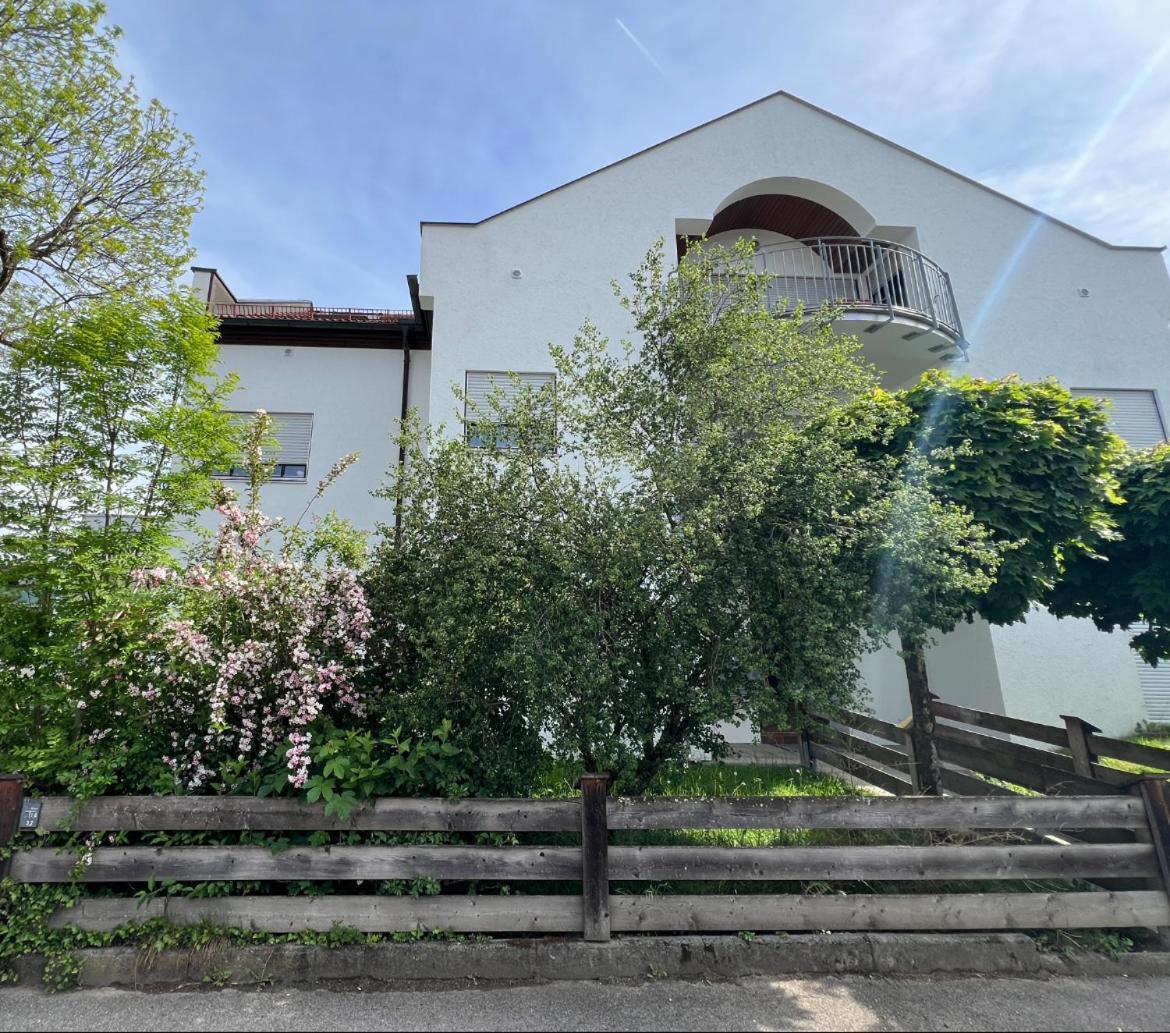 Palmen Apartment Direkt In Bad Aibling Exterior photo
